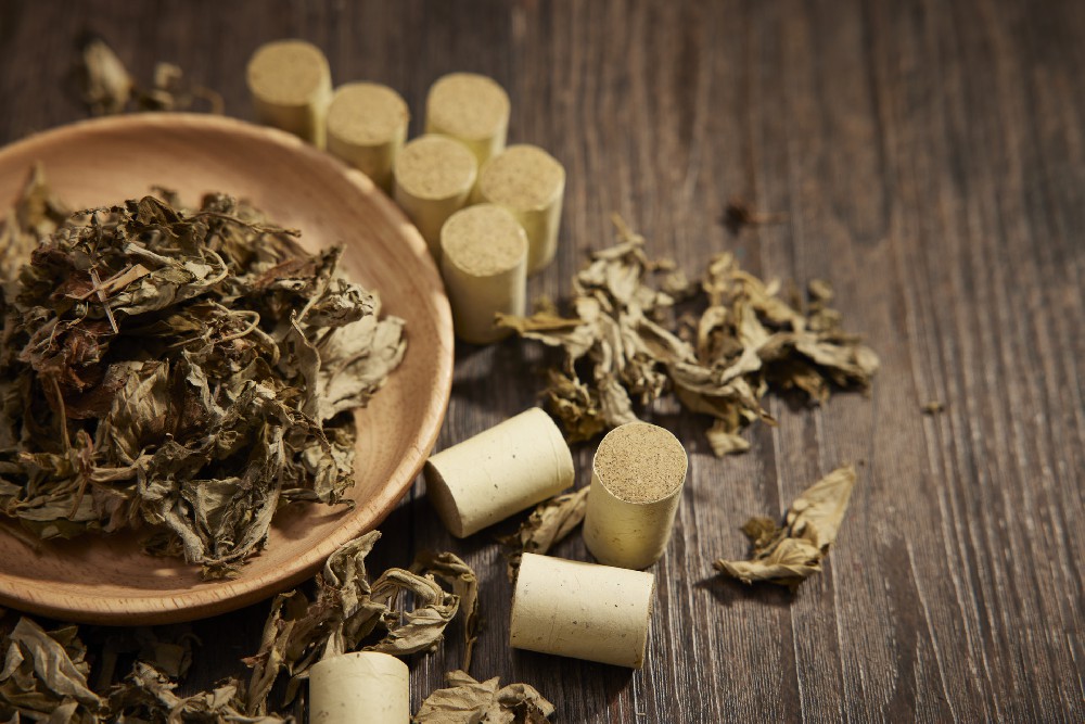 摄图网_502472787_banner_中国传统中医艾灸艾草(企业商用).jpg