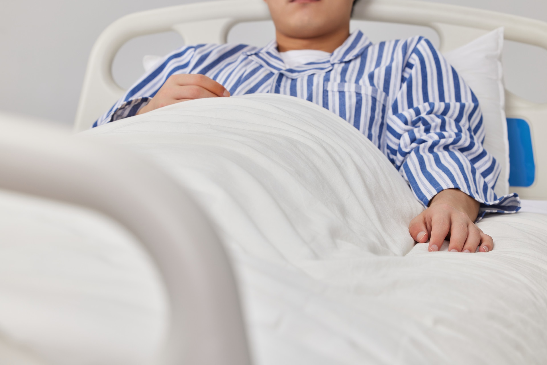 摄图网_501784682_banner_住院病患卧床特写（企业商用）.jpg