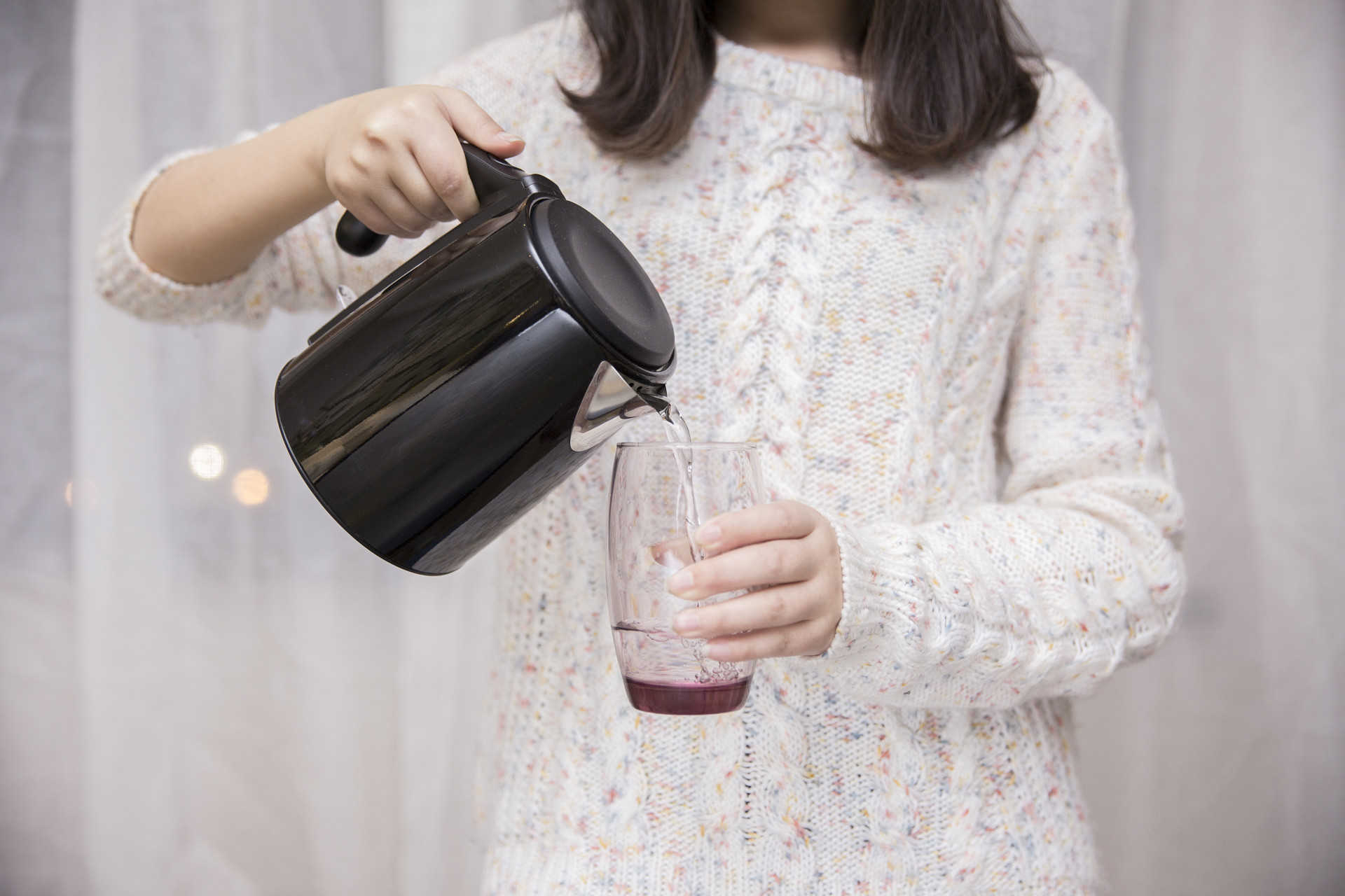 摄图网_500224434_banner_居家生活倒水（企业商用）.jpg