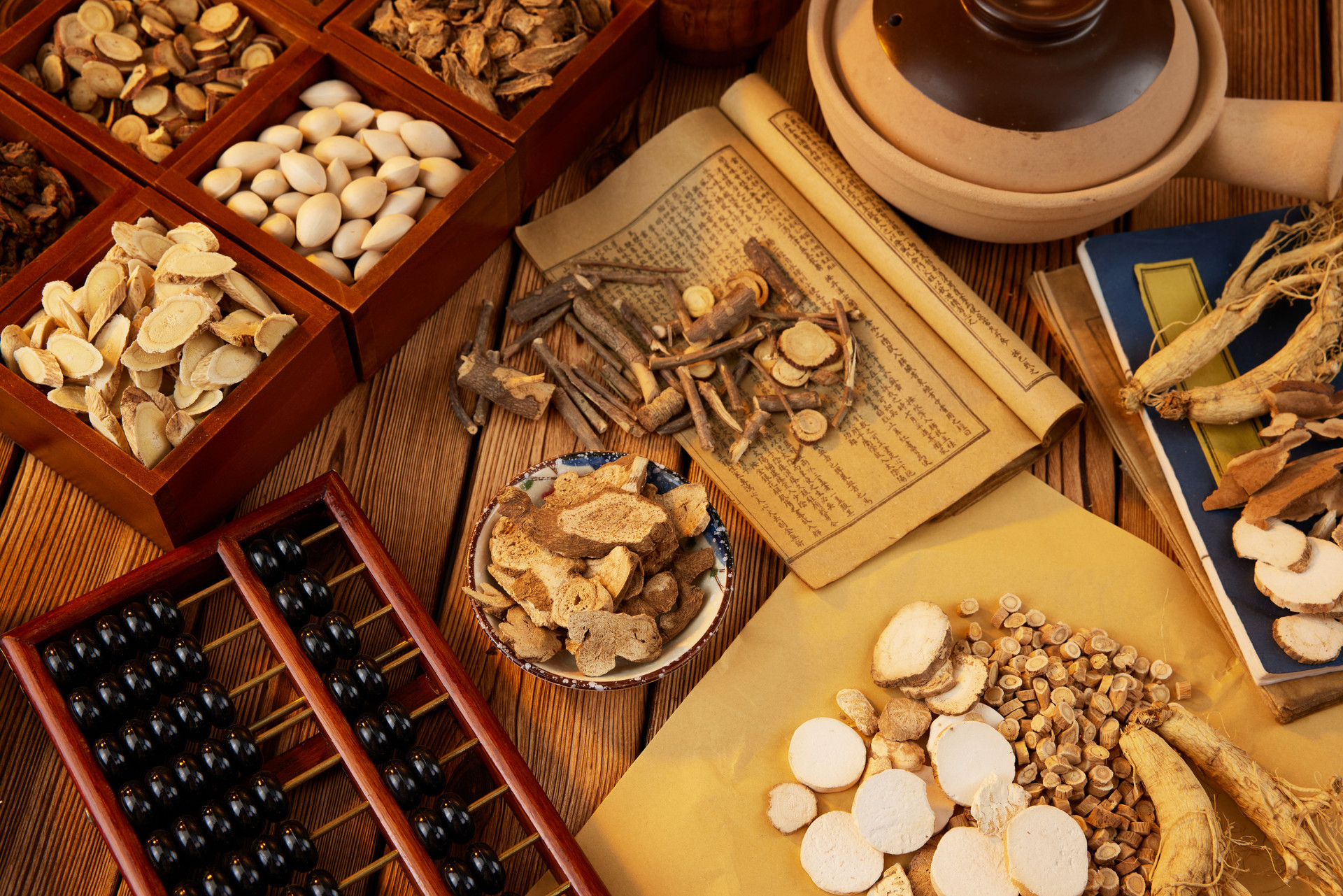 摄图网_507732066_banner_桌子上的古书和中药材（企业商用）(1).jpg
