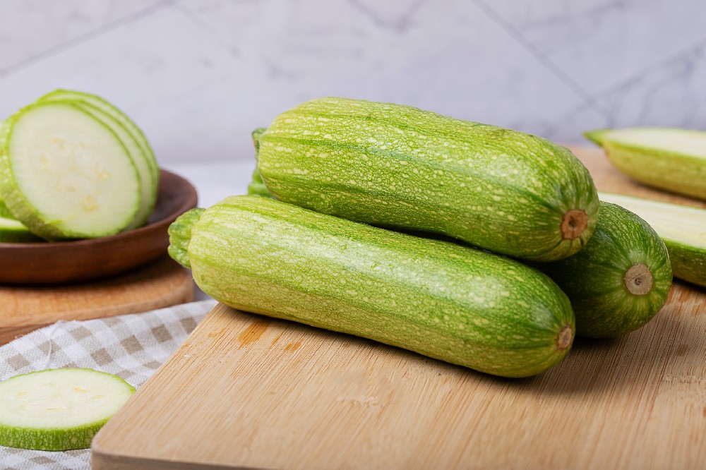 西葫芦的 1 种绝妙吃法，健康又低脂，发苦的别吃！