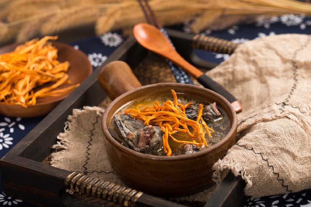 秋补正当时：吃鸡吃鸭不如吃虫草花，强身健脑还能肺肾双补