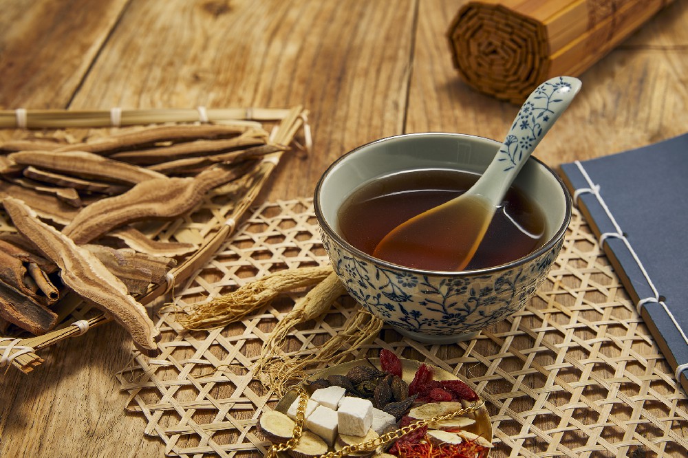 带瘤生存多年，为什么有人活得轻松有人总焦虑？中医长期管理是关键